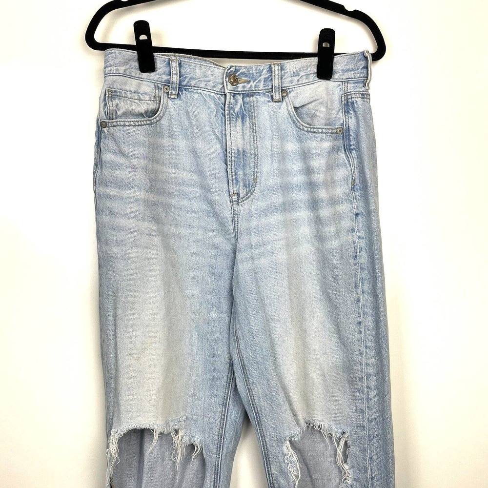 American Eagle Distressed Light Wash Mom Jean Women’s Size 10 Grunge Punk Metal